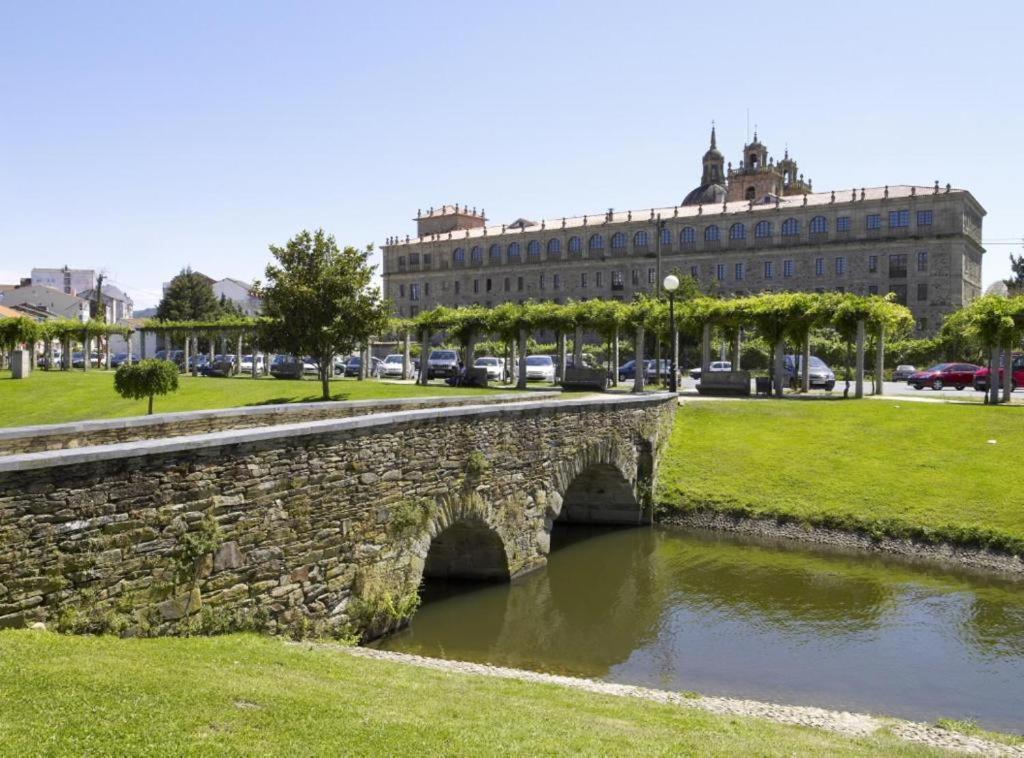 Apartamento De 4 Habitaciones En El Centro De Monforte モンフォルテ・デ・レモス エクステリア 写真